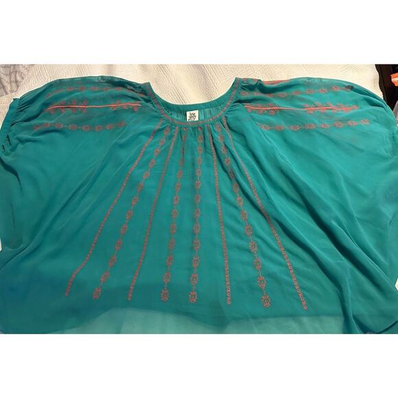 Ivy Jane Embroidered Tunic Top - Picture 1 of 9
